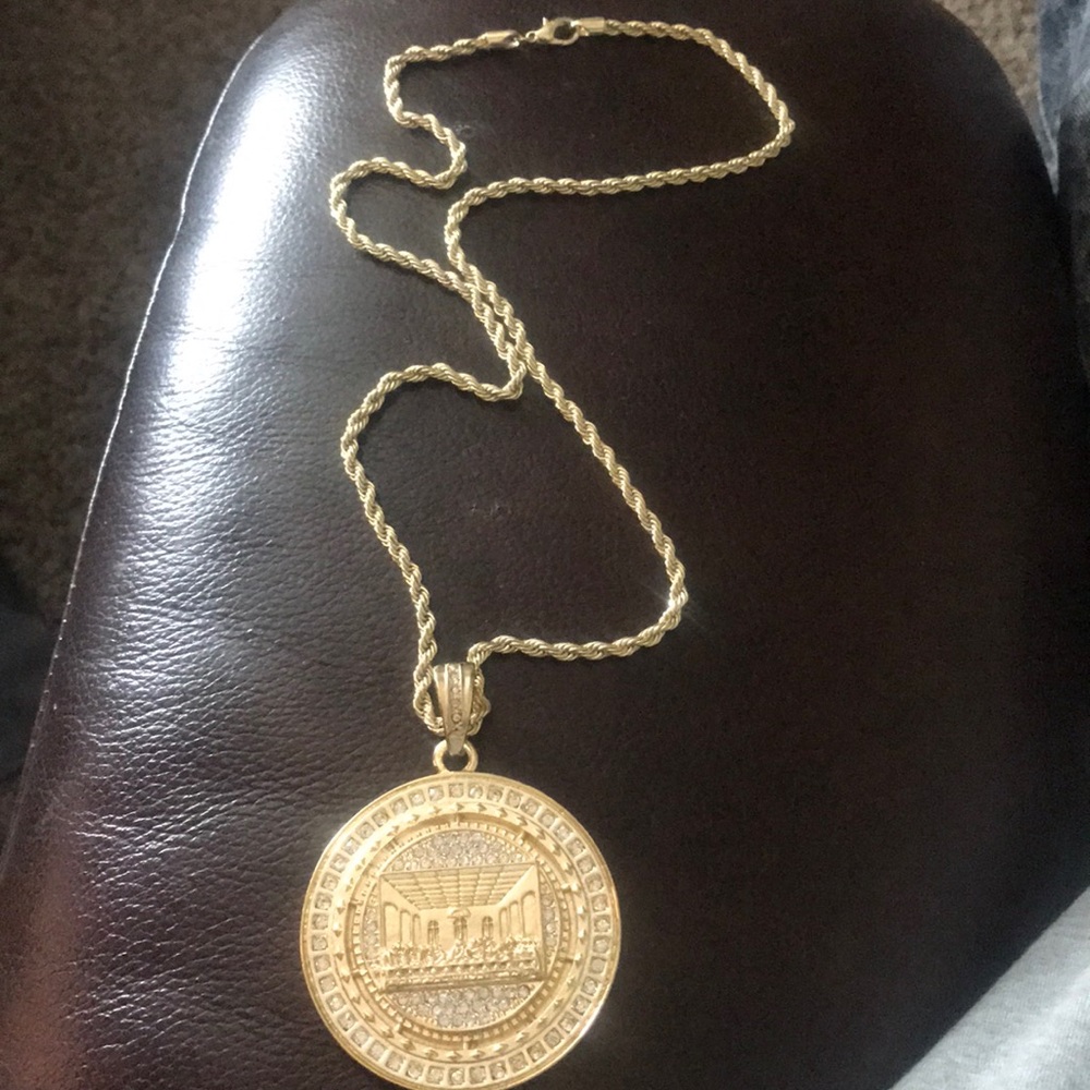 10k yellow gold last supper necklace